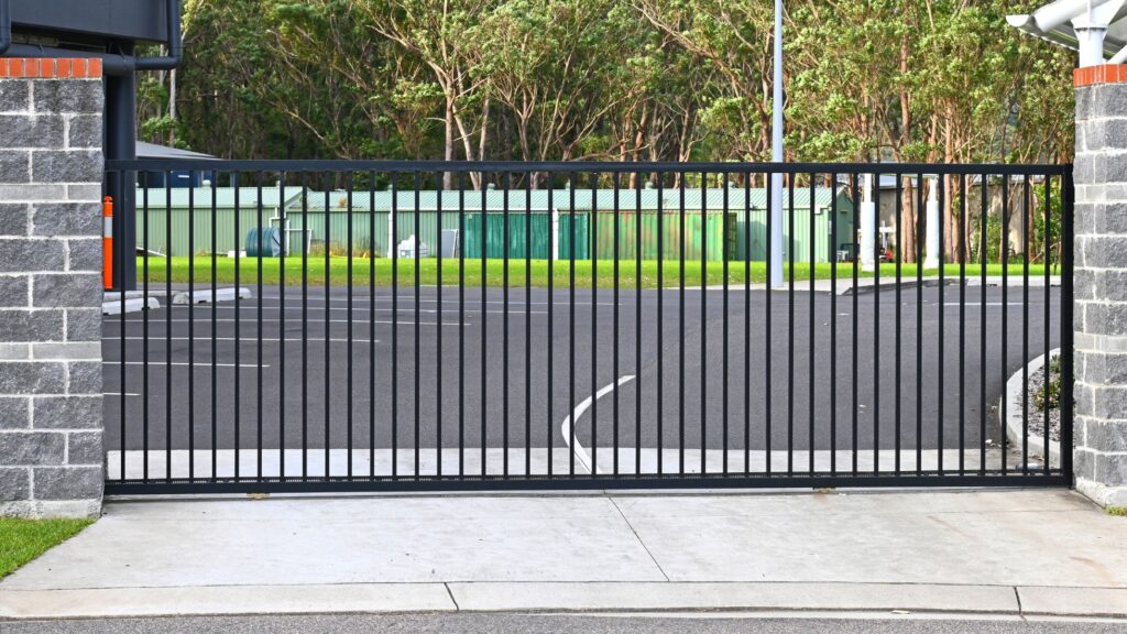 Jaki napęd do bram? Rodzaje napędów do bram. Jaki napęd wybrać w zależności od potrzeb?