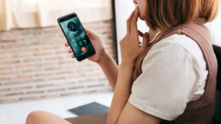 Oszustwa telefoniczne bitcoin – Uważaj na te słowa i metody