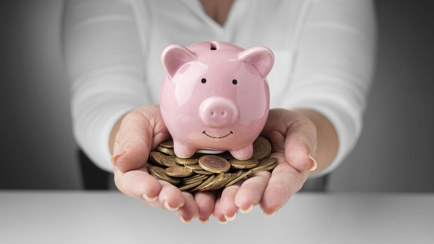 Jak zbudować poduszkę finansową z pomocą konta oszczędnościowego?