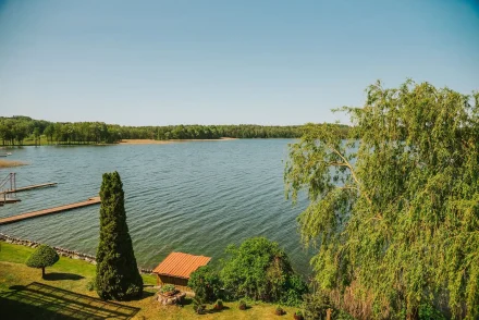 Praca zdalna z widokiem na jezioro – poznaj Kronowo.pl